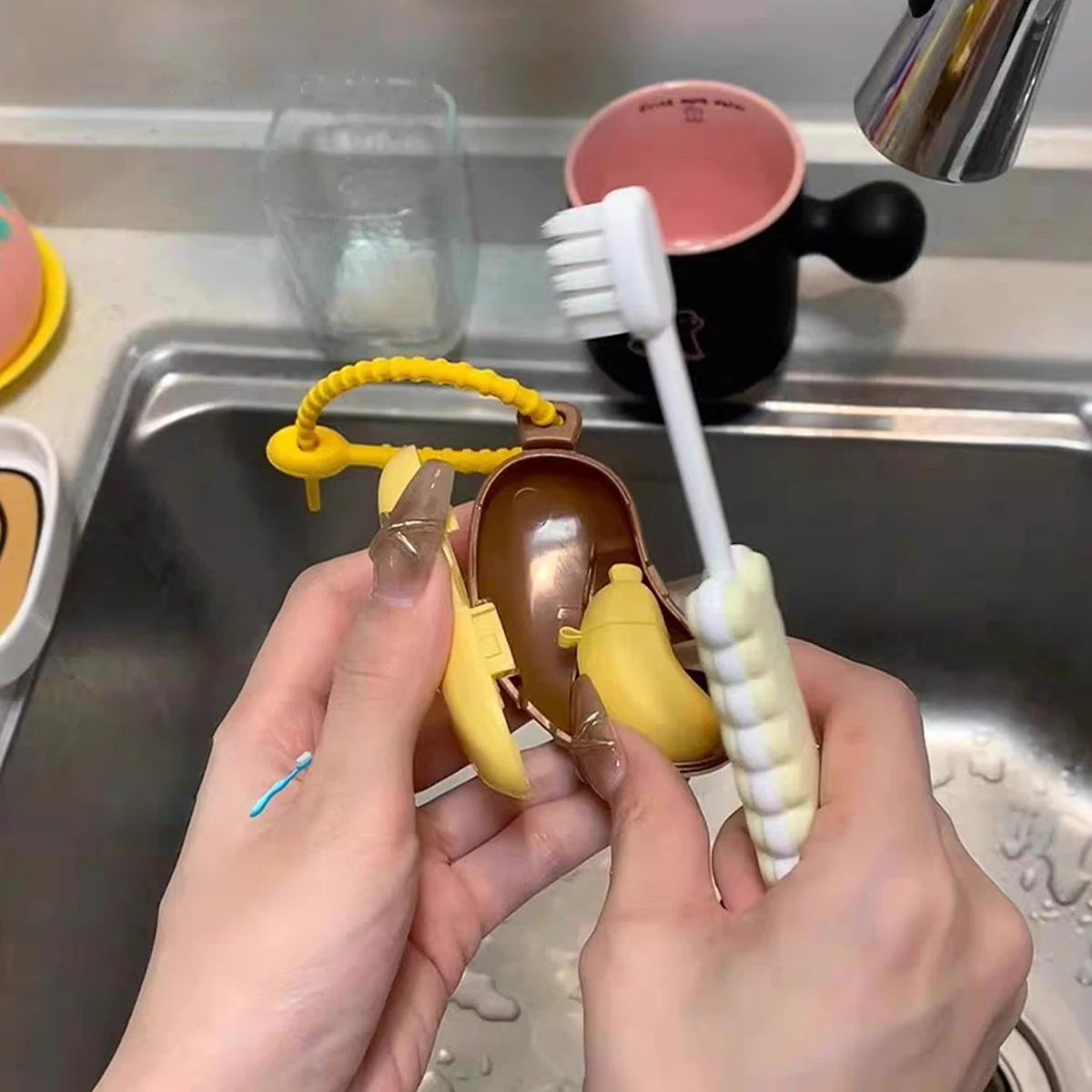 Banana Toothbrush Protective Cap with Toothpaste Storage Box